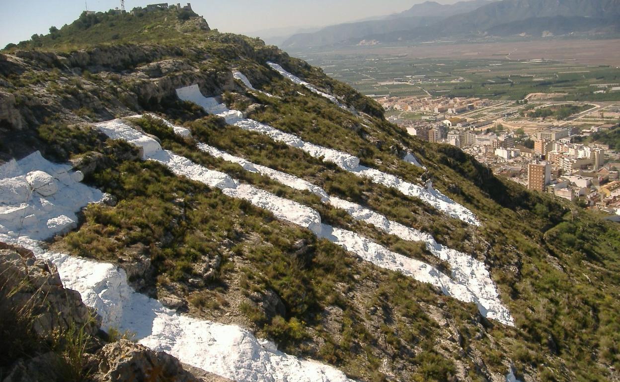 Letras en la sierra de Cullera. 