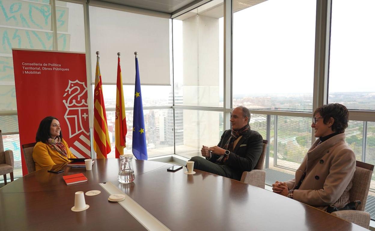 Reunión entre la consellera Rebeca Torró y responsables de Avaesen. 