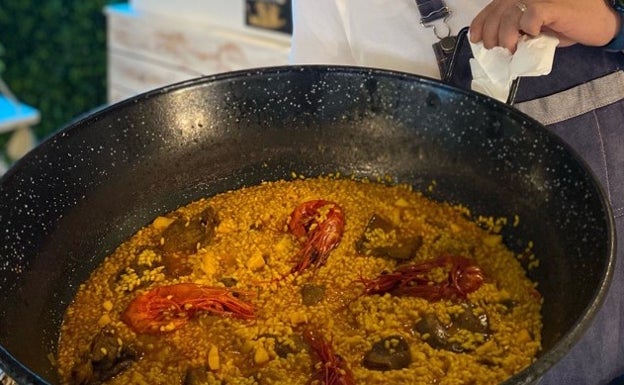 Imagen principal - Arroz preparado por José Navarro en Gandia. 