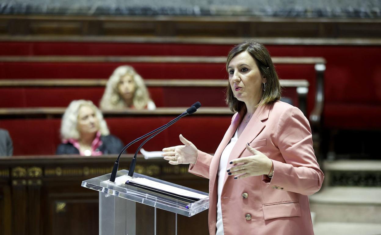 La portavoz del PP, María José Catalá, durante una intervención en el pleno del Ayuntamiento. 