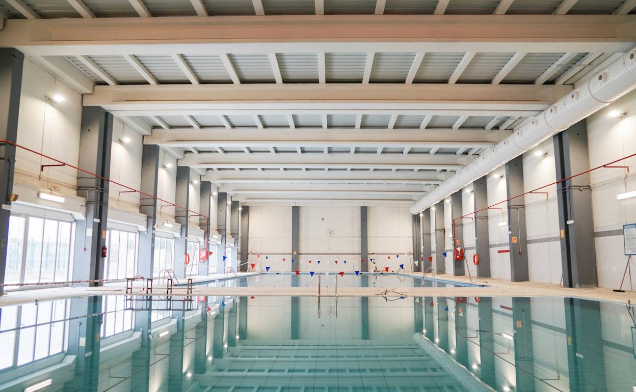 La piscina cubierta de las instalaciones del complejo deportivo. 