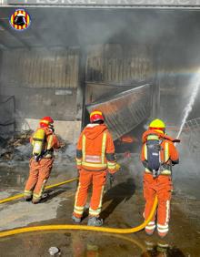 Imagen secundaria 2 - Incendio en Sagunto | Declarado un incendio industrial en Sagunto