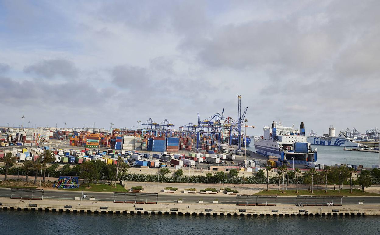 Una de las terminales del puerto de Valencia. 