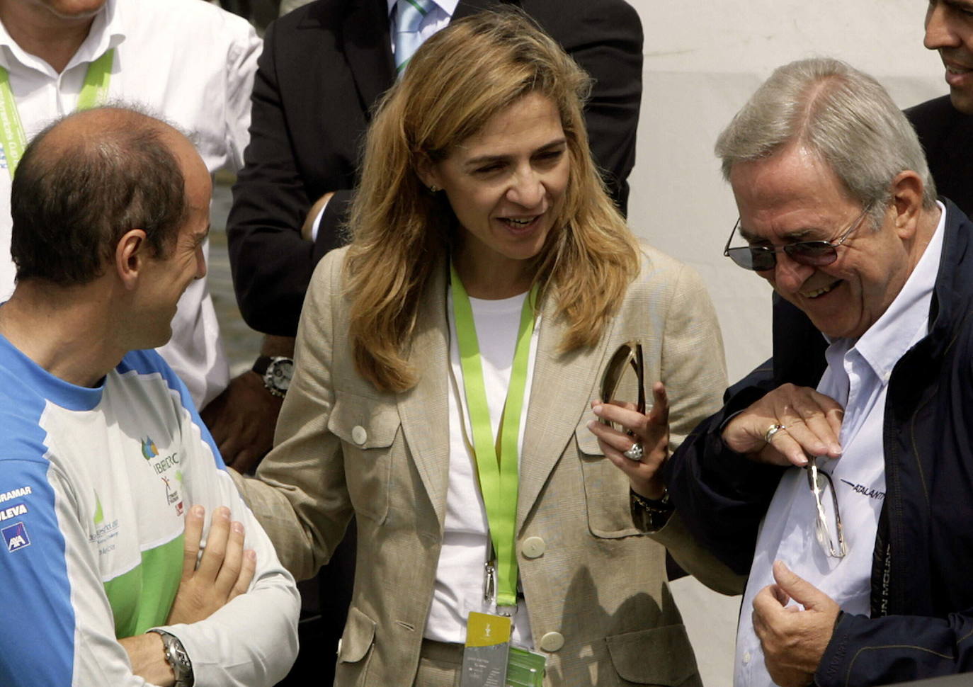 La infanta Cristina conversa con Constantino de Grecia