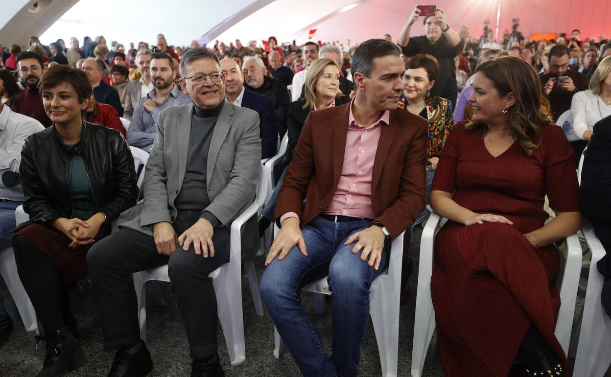 Isabel Rodríguez, Ximo Puig, Pedro Sánchez y Sandra Gómez, en un acto el pasado mes de diciembre. 