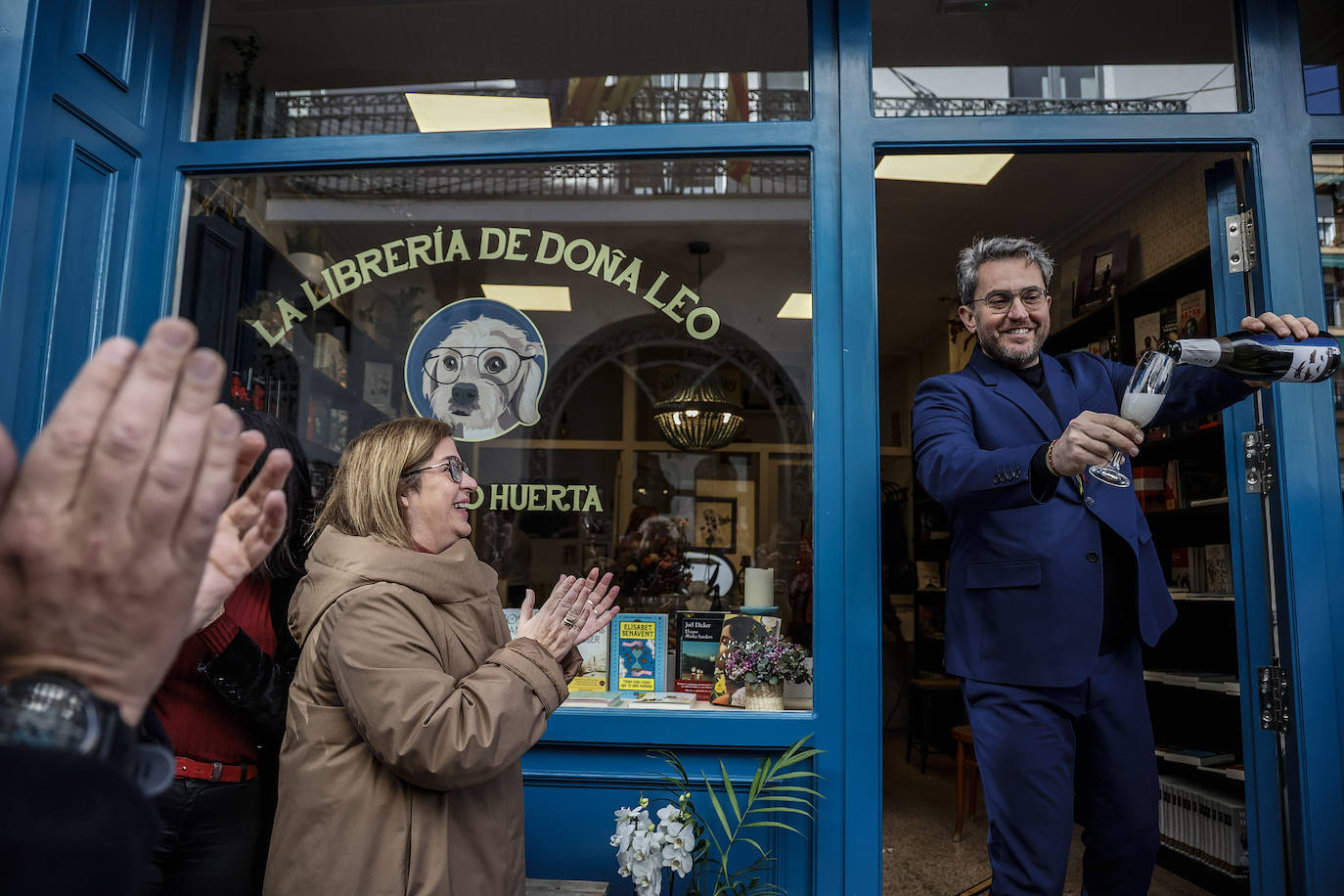 Fotos: Así es la librería que Máximo Huerta ha abierto en Buñol