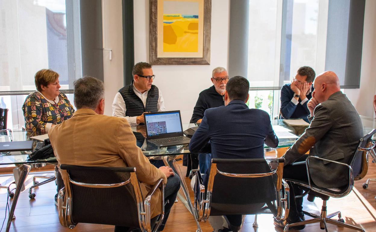 La reunión entre los alcaldes y técnicos de Adif. 