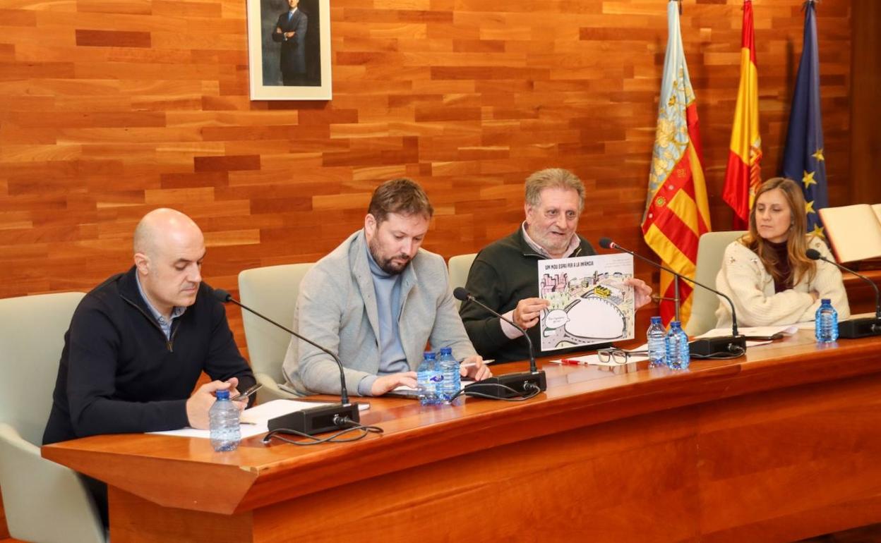 El alcalde, Jesús Ros, con los concejales Campos y Claramonte, en rueda de prensa. 