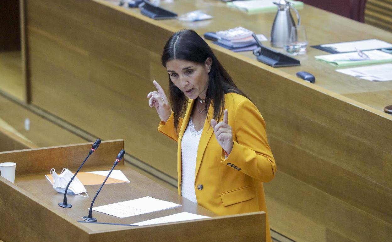 Ruth Merino, durante una intervención en la tribuna de Les Corts. 