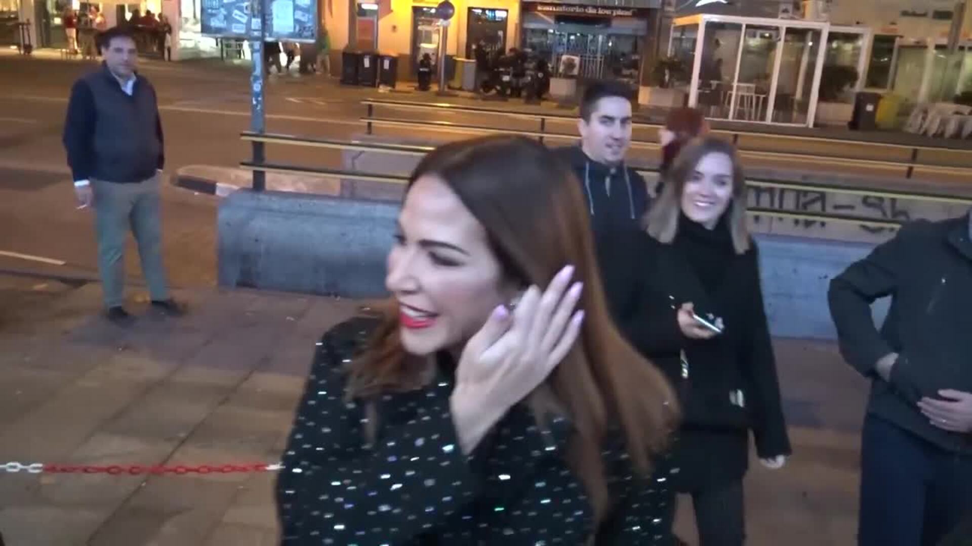 Tamara Gorro va "pasito a pasito" y se moja sobre la canción de Shakira