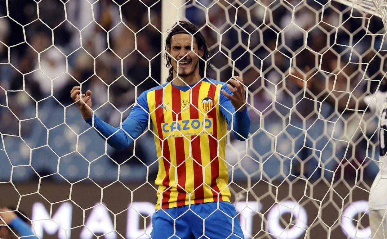 Cavani, durante el partido ante el Real Madrid en la Supercopa. 