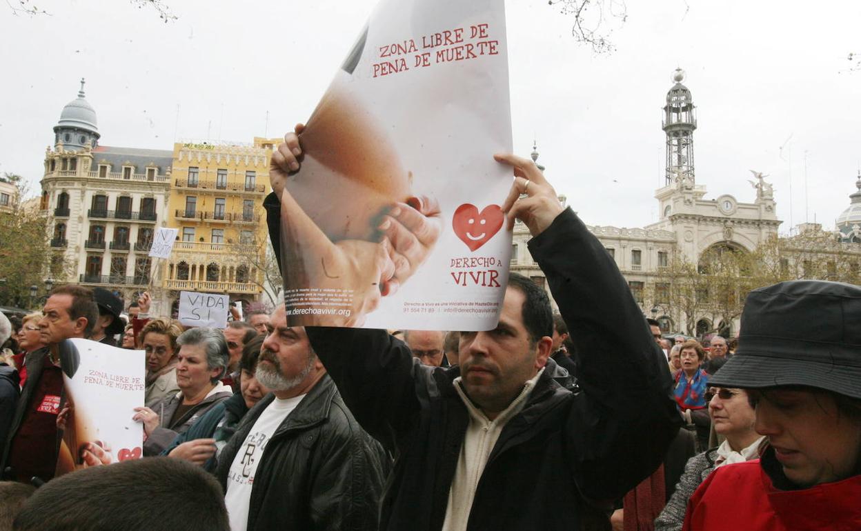 Asistentes a una concentración contra el aborto, en una imagen de archivo.