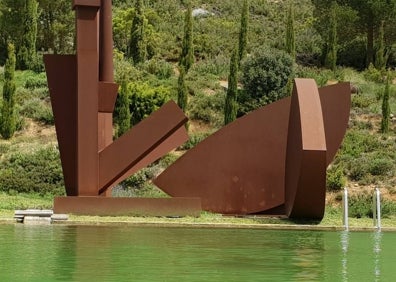 Imagen secundaria 1 - El &#039;As bestas&#039; de Miquel Navarro: un parque eólico amenaza al museo de esculturas del creador en Siete Aguas