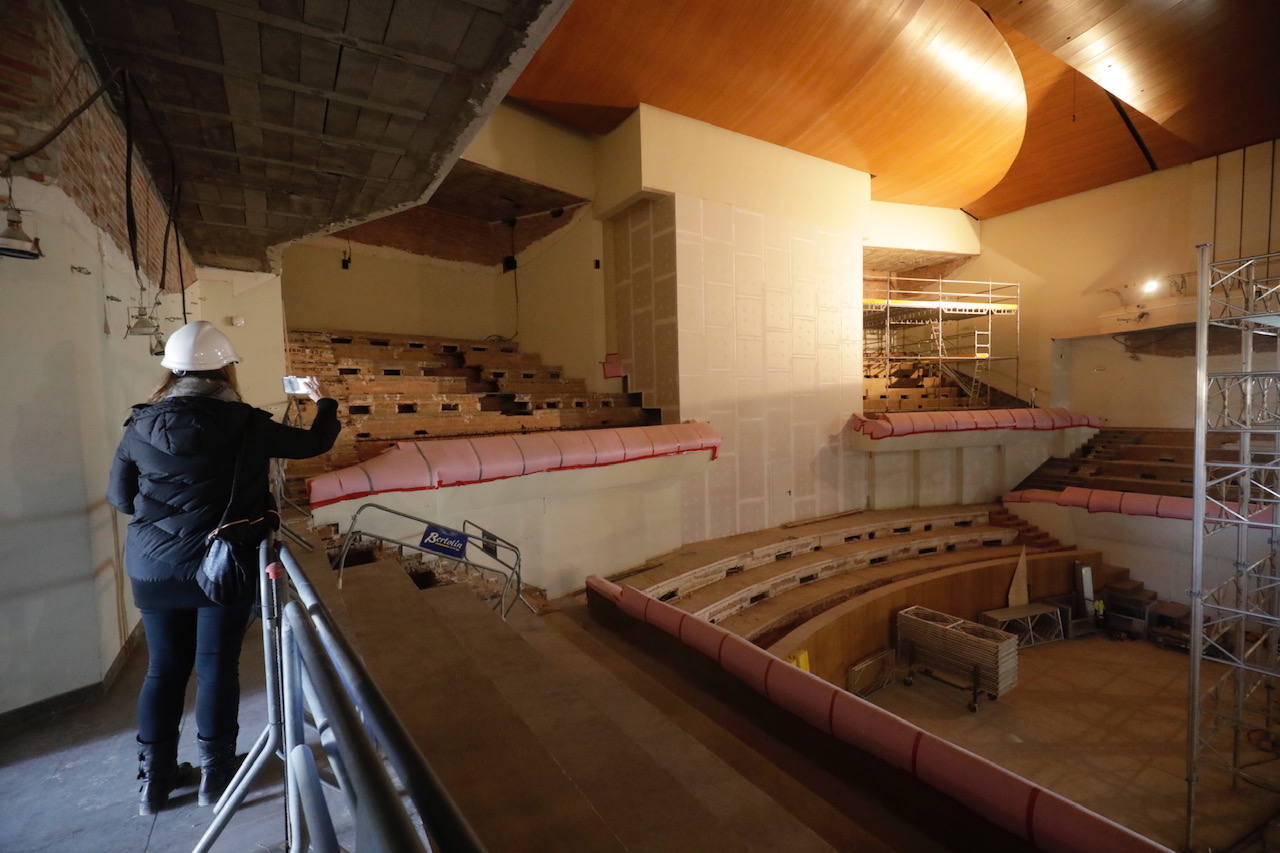 Fotos: Así está el Palau de la Música por dentro: andamios en las salas, hormigoneras en los pasillos y cúpula de cristal sin vidrio