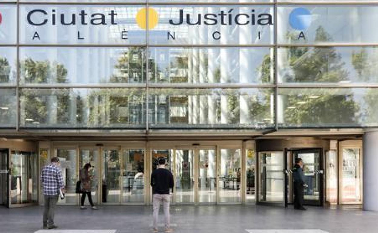 Entrada principal de la Ciudad de la Justicia. 