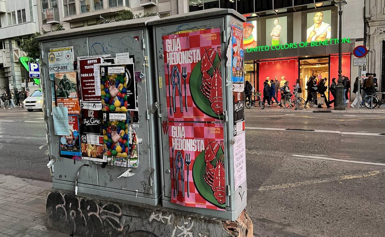 Caja de registro degradada en la cale Colón. 