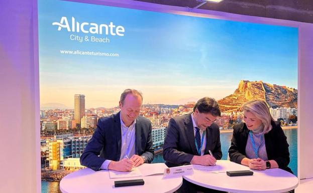 Reunión mantenida entre el Patronato de Turismo Alicante City&Beach y la compañía durante la Feria Internacional de Turismo Fitur.