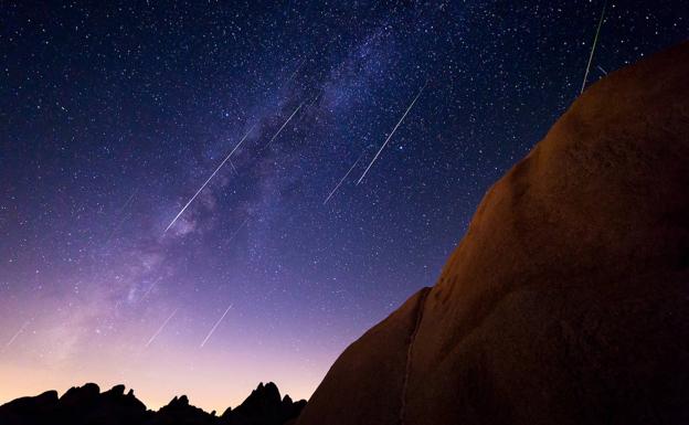 Imagen de archivo de una lluvia de estrellas.