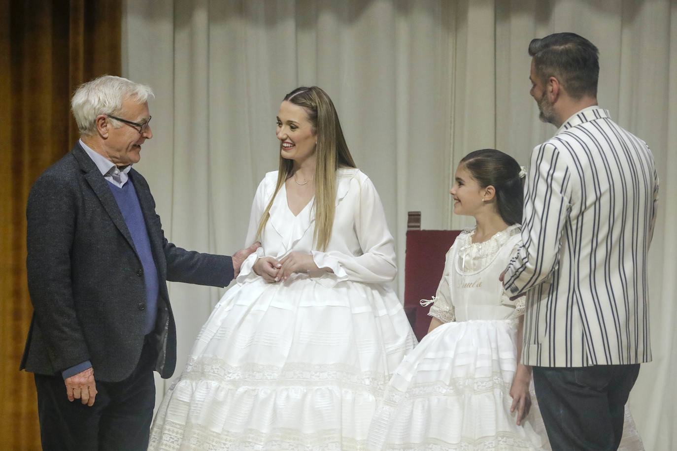 Fotos: Las falleras mayores de Valencia ensayan la exaltación