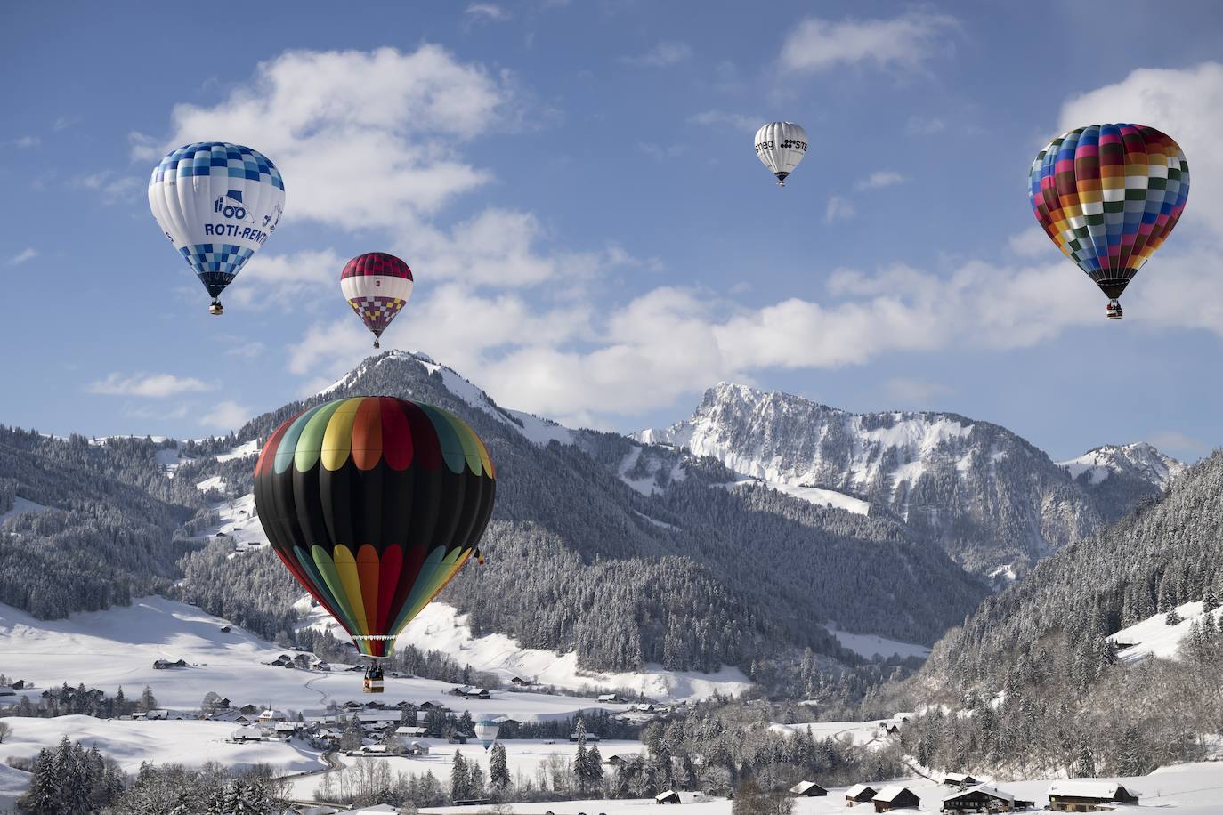 Fotos: Viaje en globo por los bellos parajes nevados de Suiza