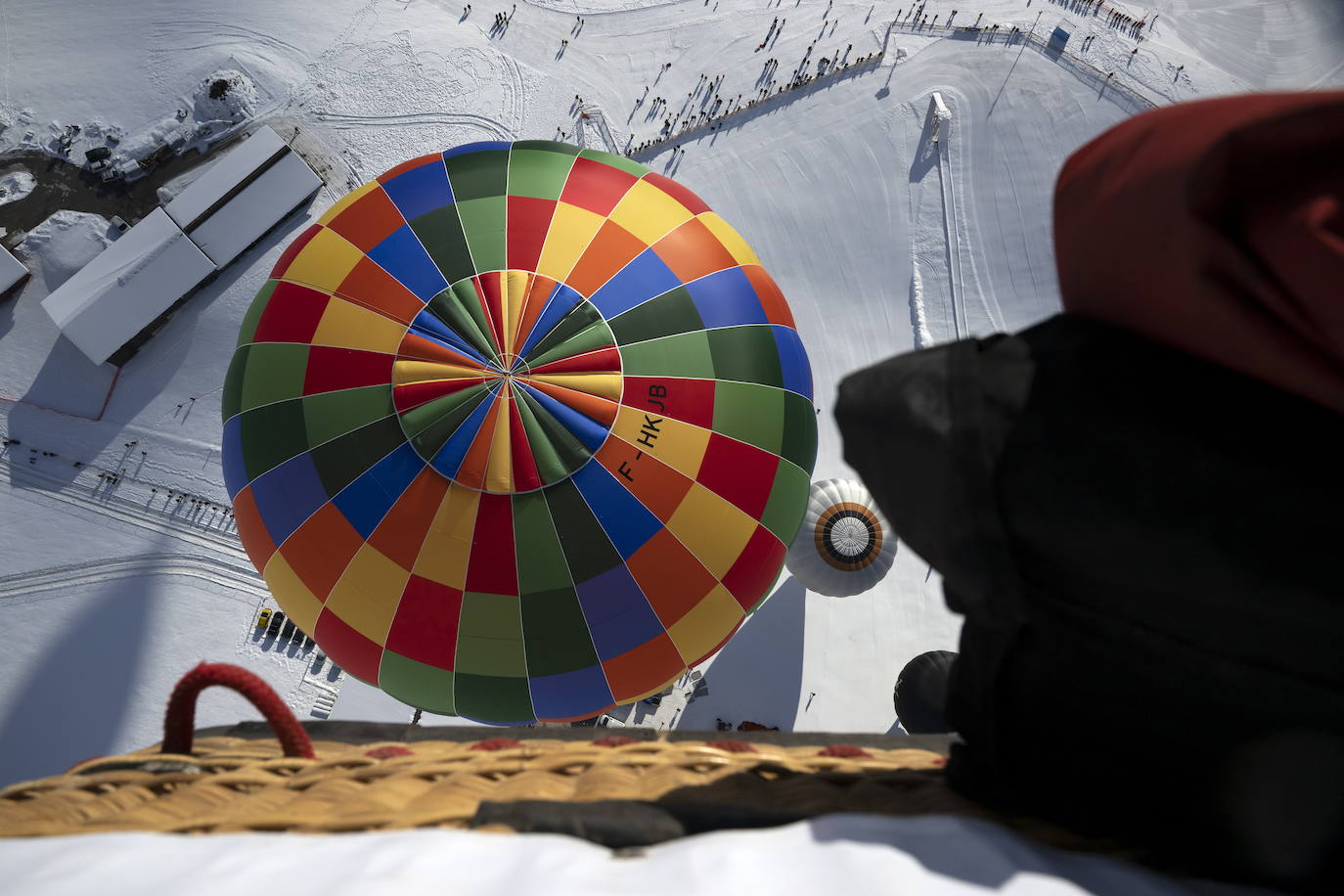 Fotos: Viaje en globo por los bellos parajes nevados de Suiza