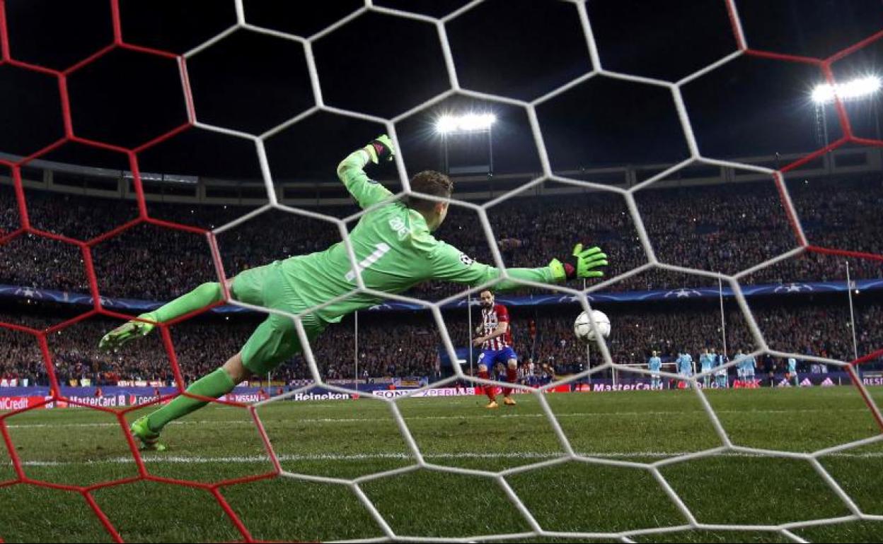 Tanda de penalti de la Champions que el Atlético ganó en 2015 ante el Leverkusen. 