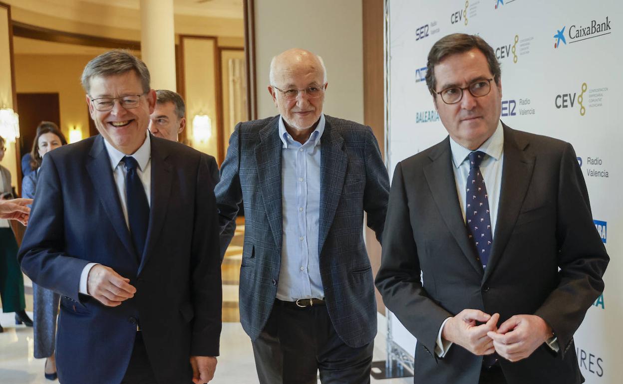 Antonio garamendi junto a Juan Roig y Ximo Puig. 