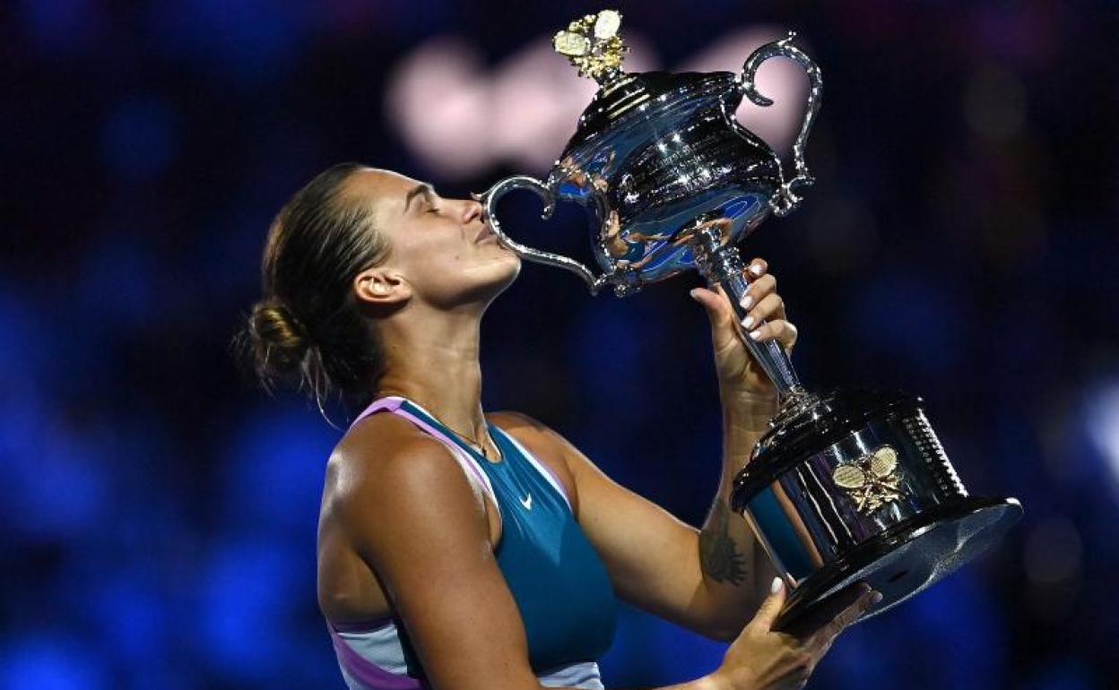 Sabalenka besando su primer Grand Slam