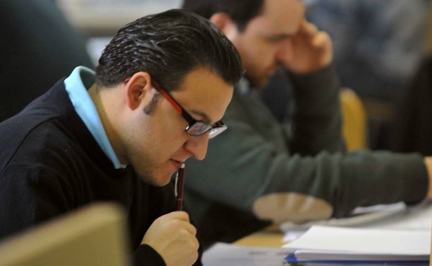 Imágenes habituales de estudiantes en las bibliotecas públicas. 