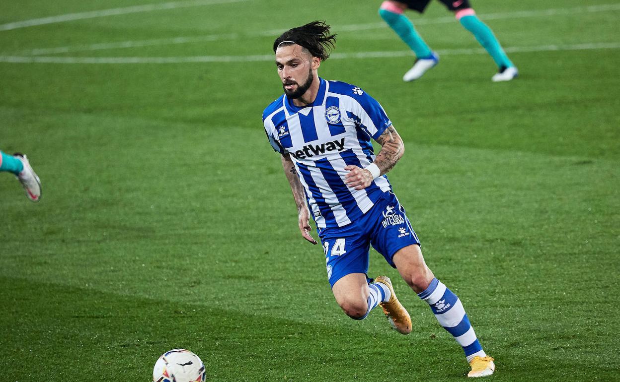 Jota Peleteiro, durante su etapa como jugador del Deportivo Alavés en 2020.