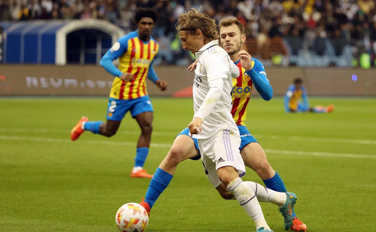 Lato y Modric, en el reciente partido de la Supercopa. 