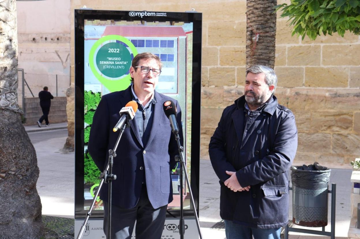 Guillermo Belso, presidente de Enercoop, y José Manuel Penalva, alcalde de Crevillent.  