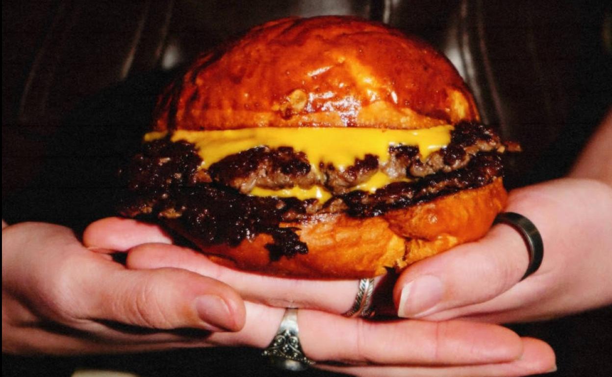 Las 'smash' burgers son mucho más que una moda. 