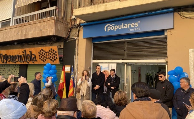 Imagen principal - Varios momentos de la jornada de los populares. 