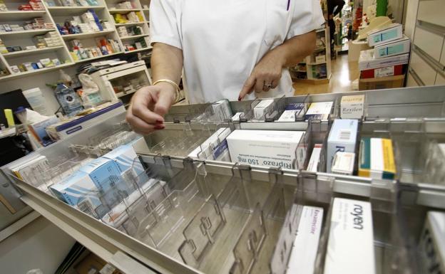 Falta de medicamentos en una farmacia de Alicante.