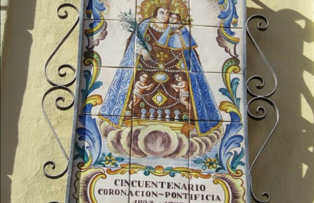 Panel cerámico en la iglesia de Santa Mónica