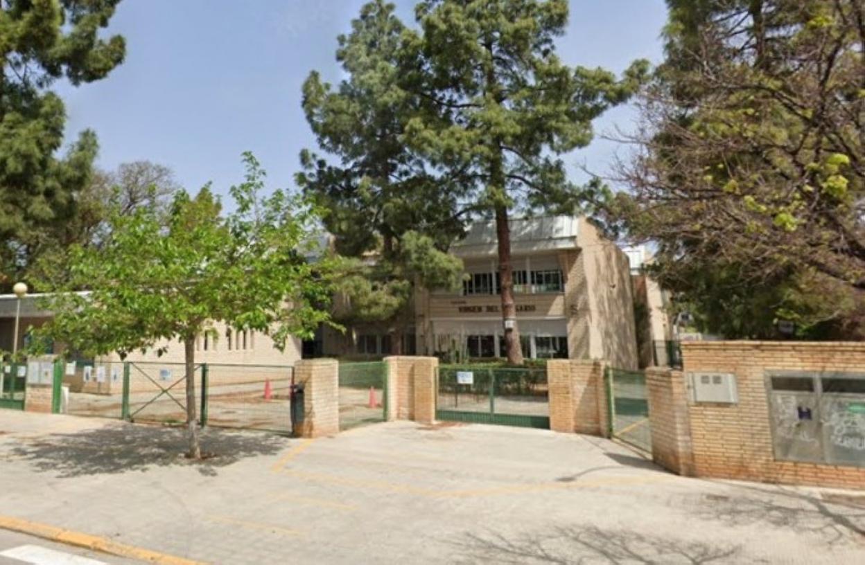 La entrada al colegio Virgen del Rosario. 