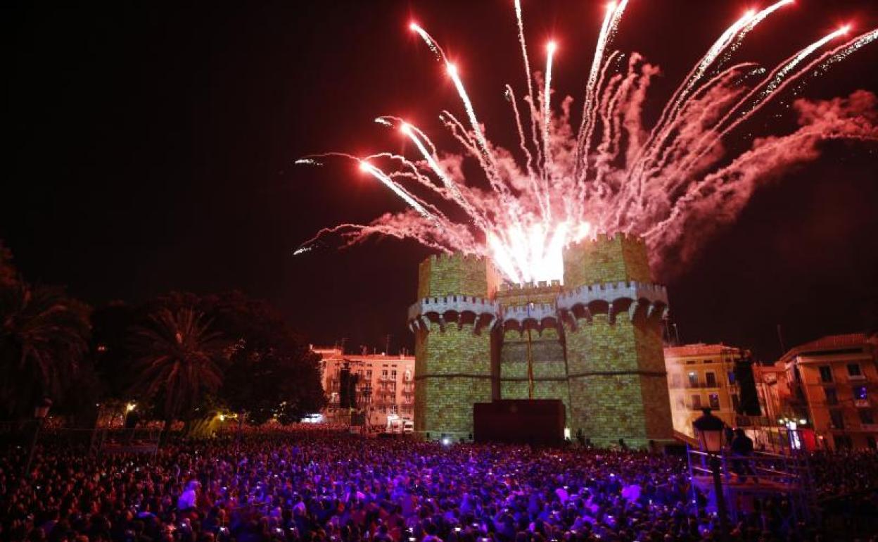 Cridá de las fallas en las Torres de Serranos.