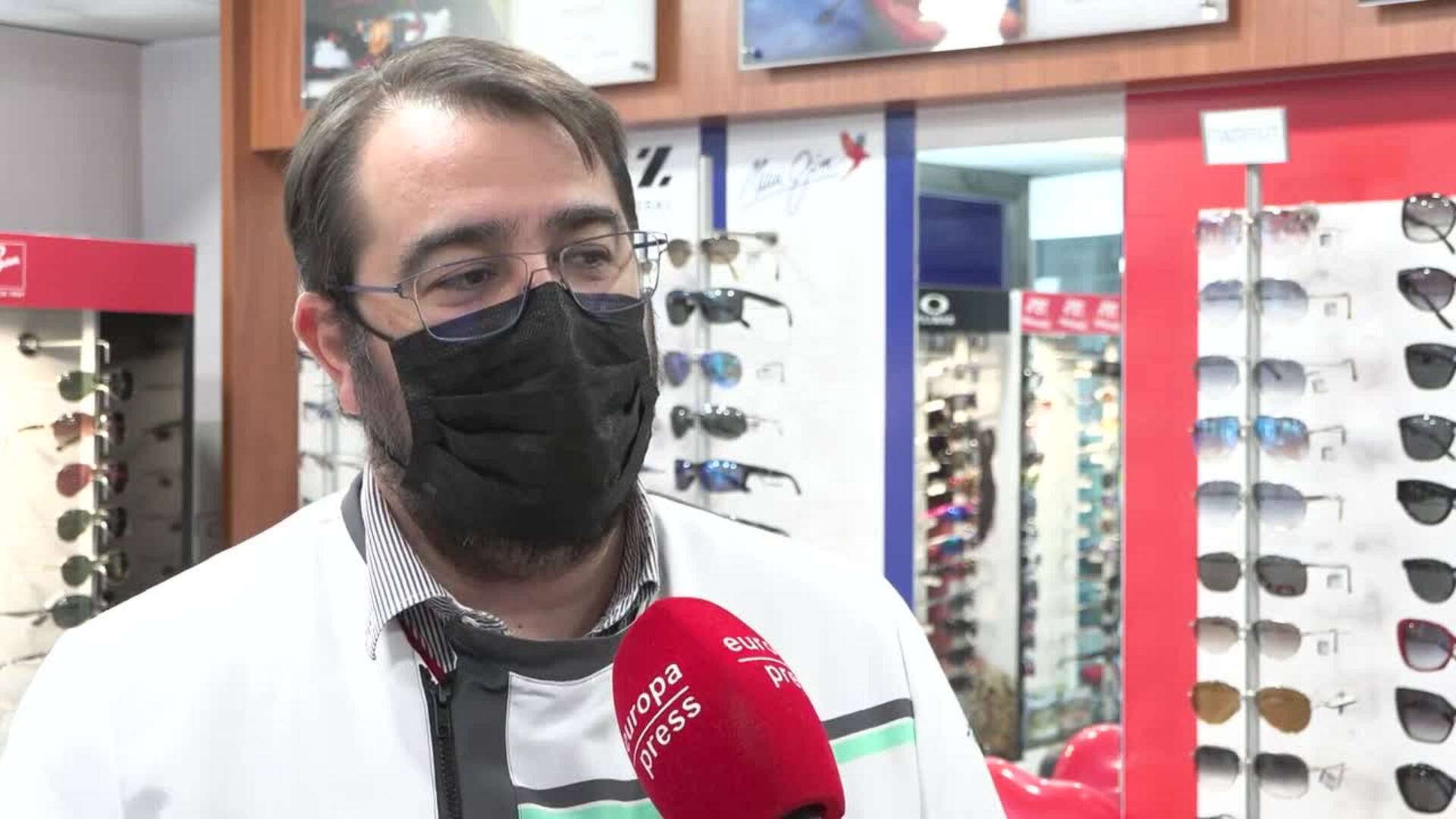 Óptico seguirá recomendando el uso de mascarilla en su centro