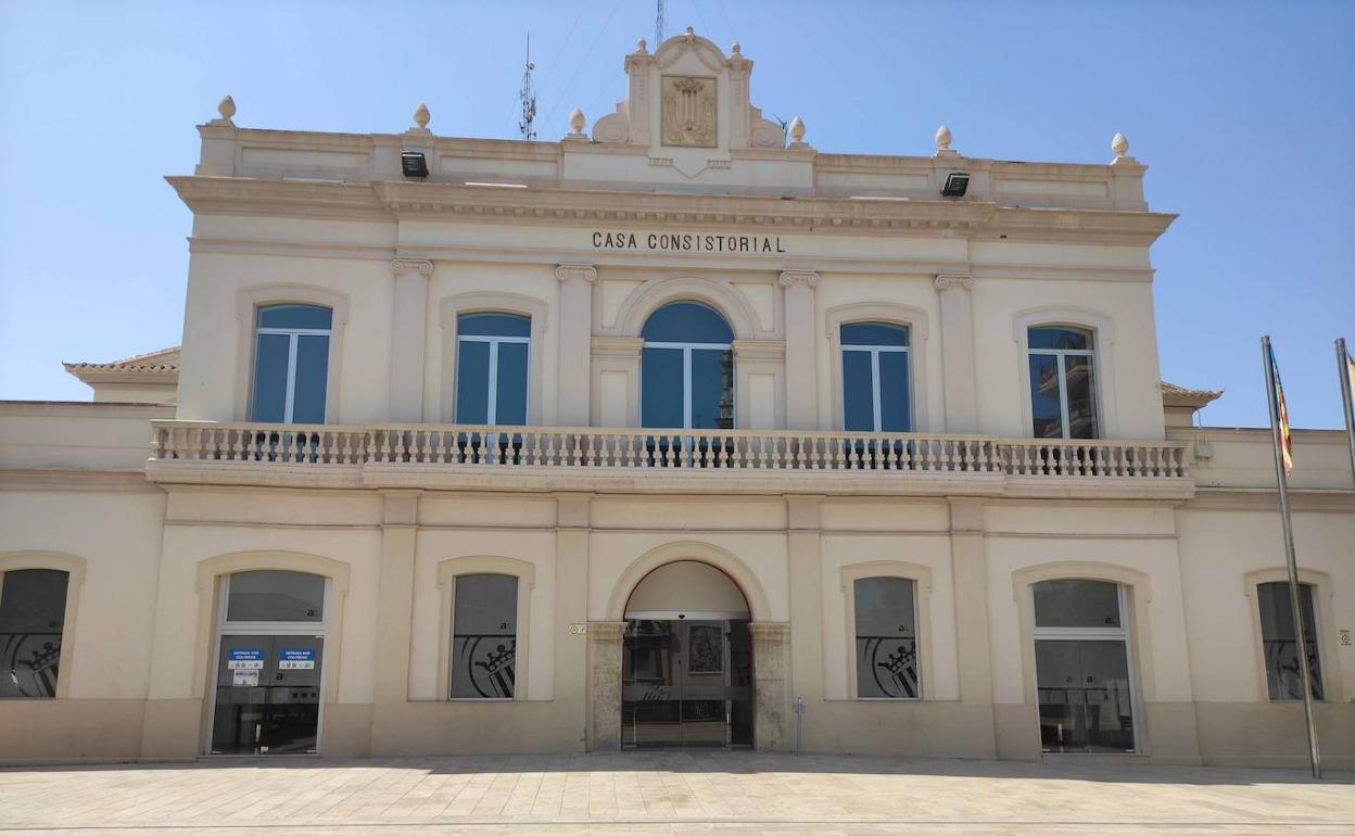 La fachada del ayuntamiento de Alfafar. 