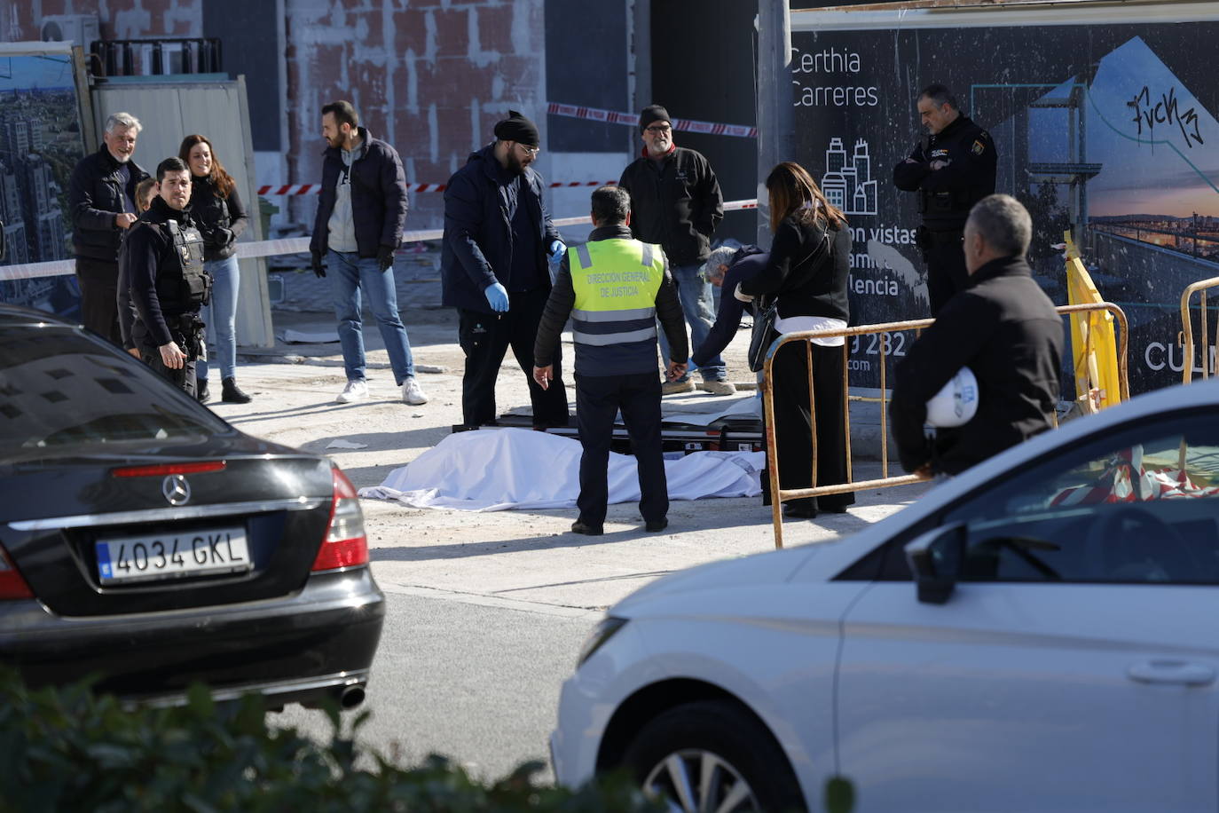 Fotos: Un trabajador muere al caer desde la séptima planta de un edificio en construcción en Valencia