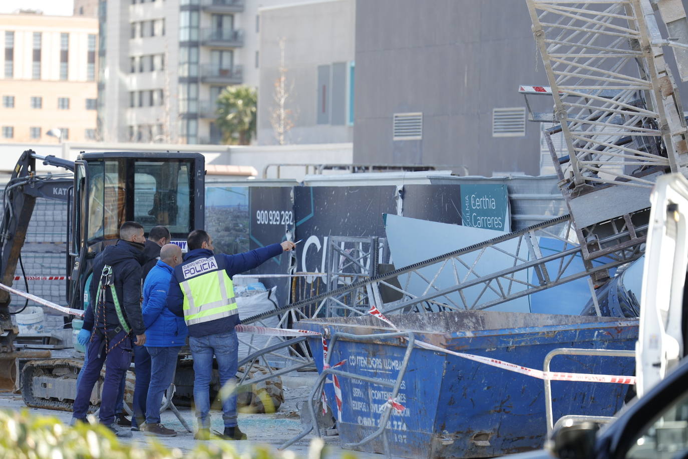 Fotos: Un trabajador muere al caer desde la séptima planta de un edificio en construcción en Valencia