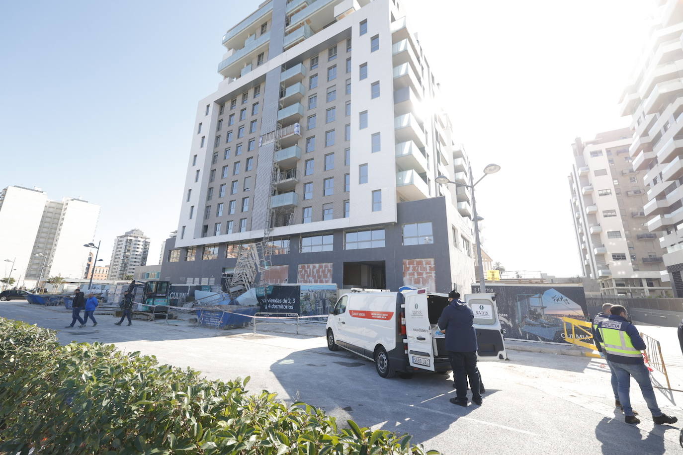 Fotos: Un trabajador muere al caer desde la séptima planta de un edificio en construcción en Valencia