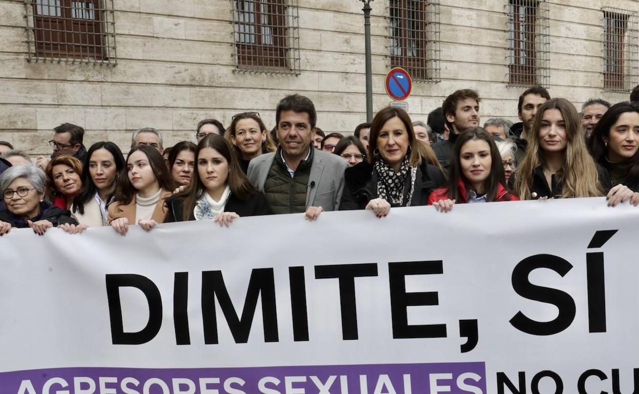 Carlos Mazón y María José Catalá en la concentración. 