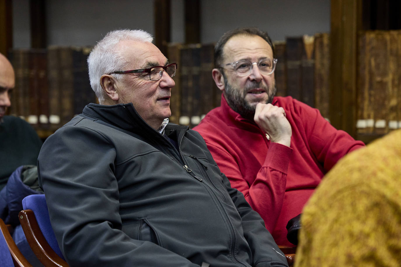 El valencianismo pide un paso al frente de los políticos y apuesta por el viejo Mestalla. Coincidieron en esta corriente tanto el expresidente Paco Roig como el vicepresidente de Libertad VCF, Dionisio Canales, así como los periodistas y colaboradores de este diario Paco Lloret y Cayetano Ros. Ellos, moderados por el jefe de Información, Hector Esteban.