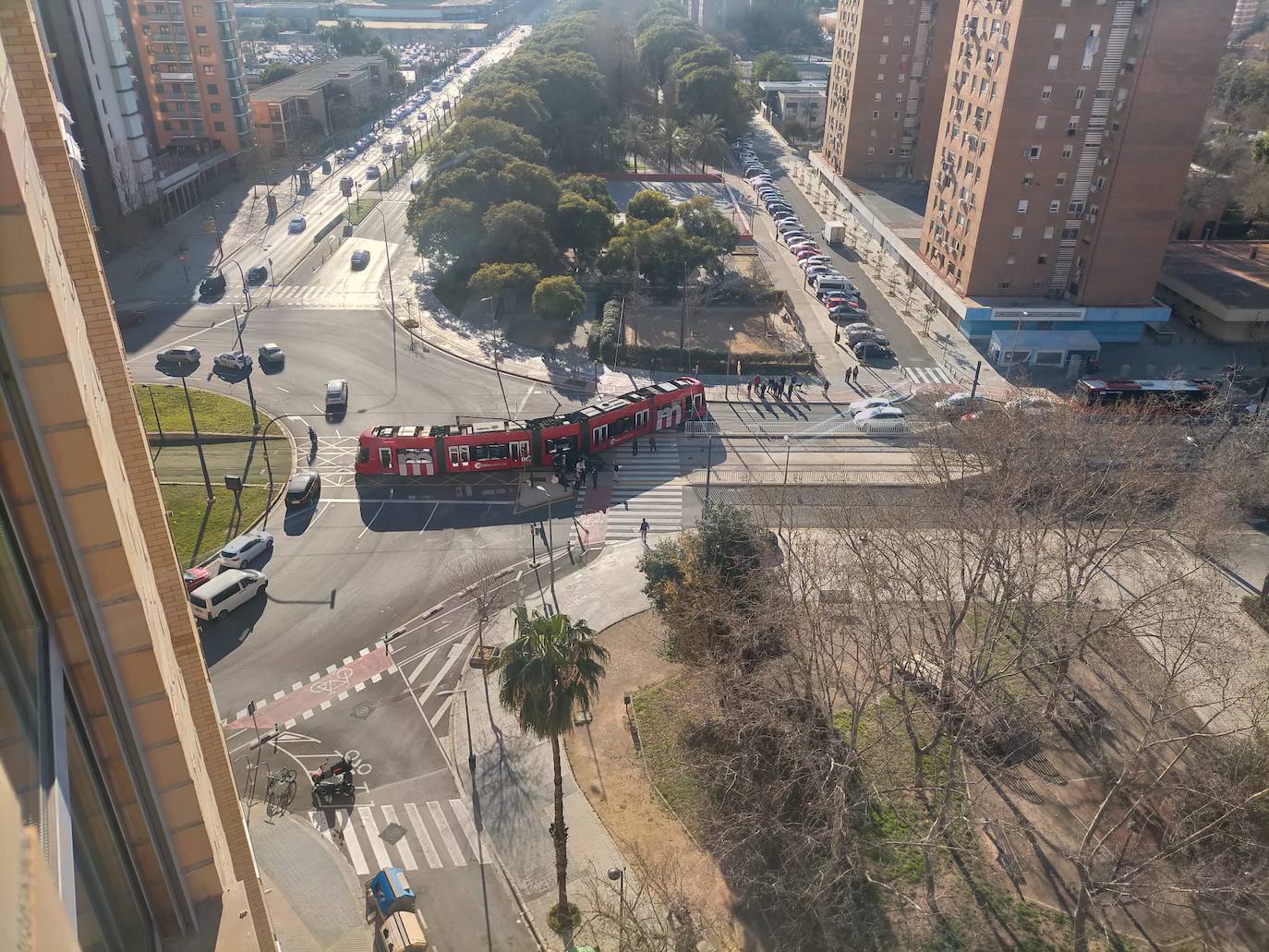 Fotos: Un tranvía descarrila en la avenida Hermanos Maristas de Valencia