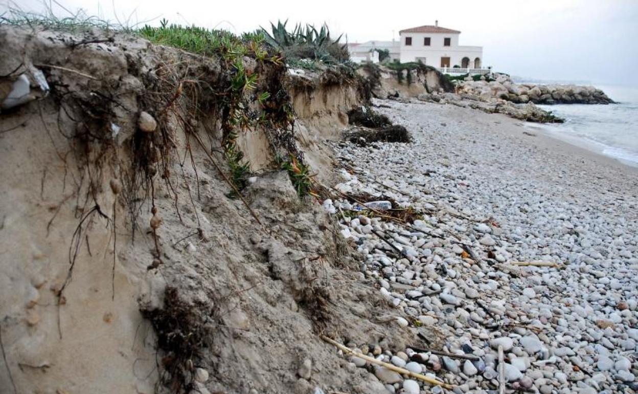 Regresión en las playas de Les Deveses. 