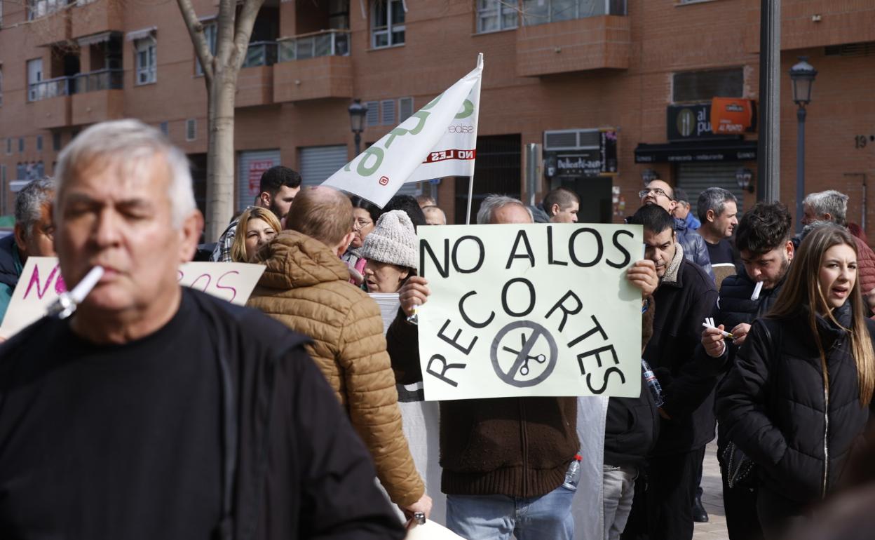 Protestas del jueves por la mañana en la sede de la conselleria de Igualdad. 