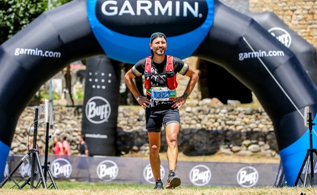 RobertoMartínez tras finalizar la carrera en La Vall de Boi en 2022.  SKY RUNNERS WORLD SERIES