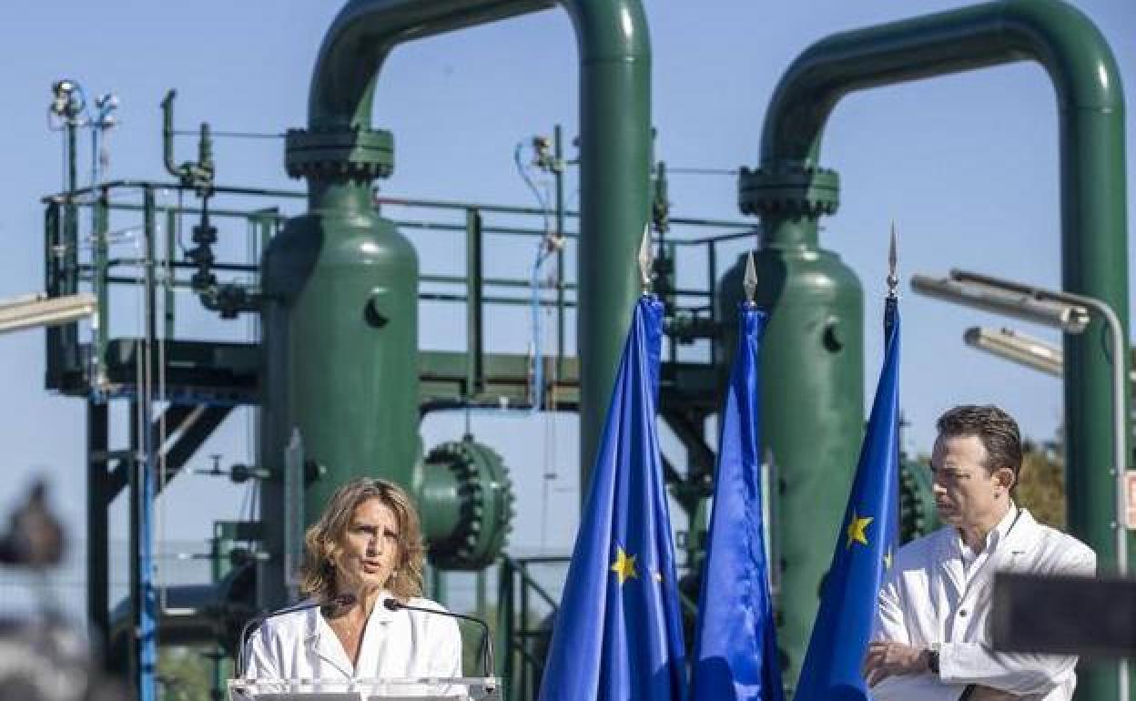 La vicepresidenta Teresa Ribera en su visita la Estación de Compresión de Enagás en Irún